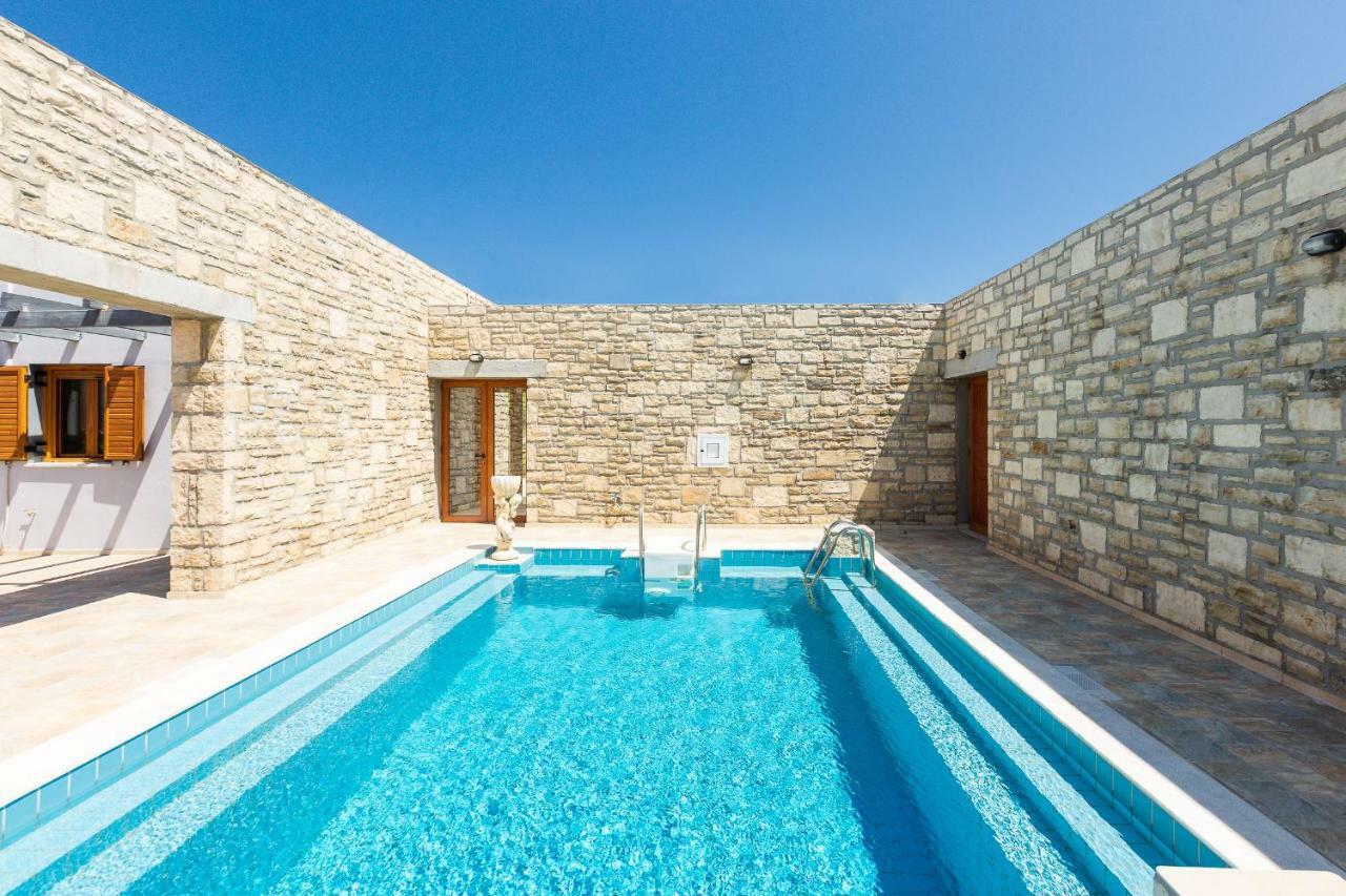 Villa Ypsilon Karoti  Экстерьер фото